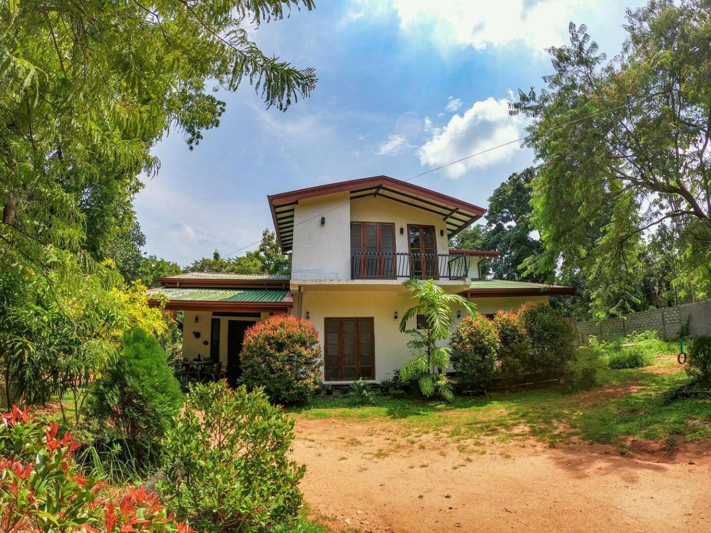 The Sigiriya White House Apartment Exterior photo